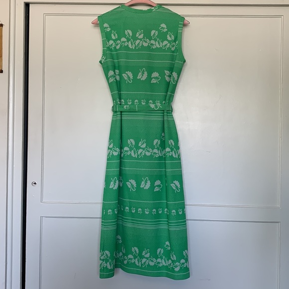 Super cute green flower vintage 70s tank top dress with belt - Picture 4 of 17